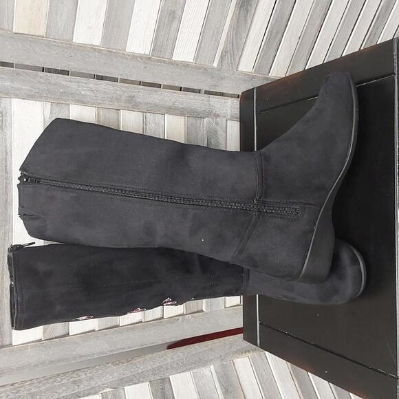 Chic Black Floral Embroidered Boots | 7M - Picture 6 of 7